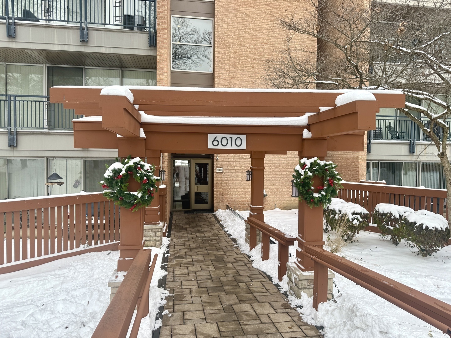 6010 Oakwood Drive #5D, Lisle, IL 60532