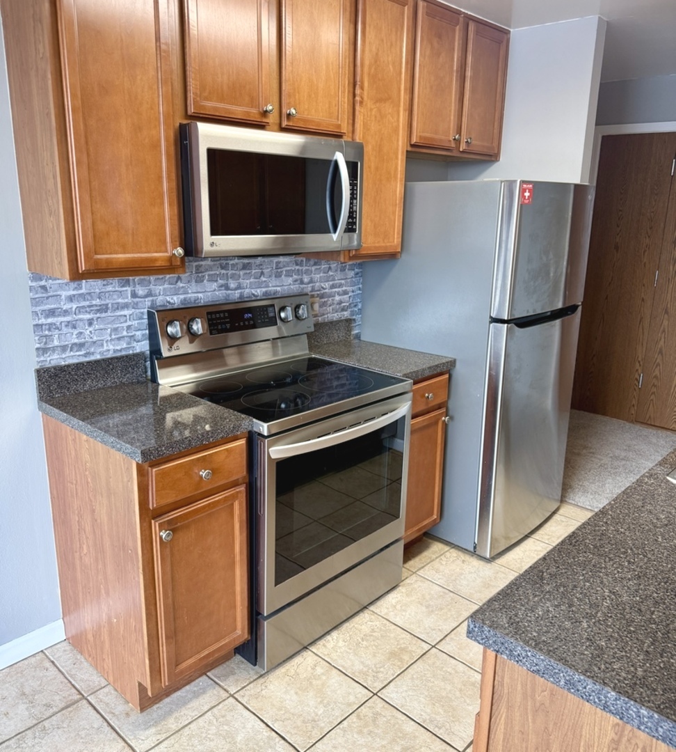 6010 Oakwood Drive #5D, Lisle, IL 60532