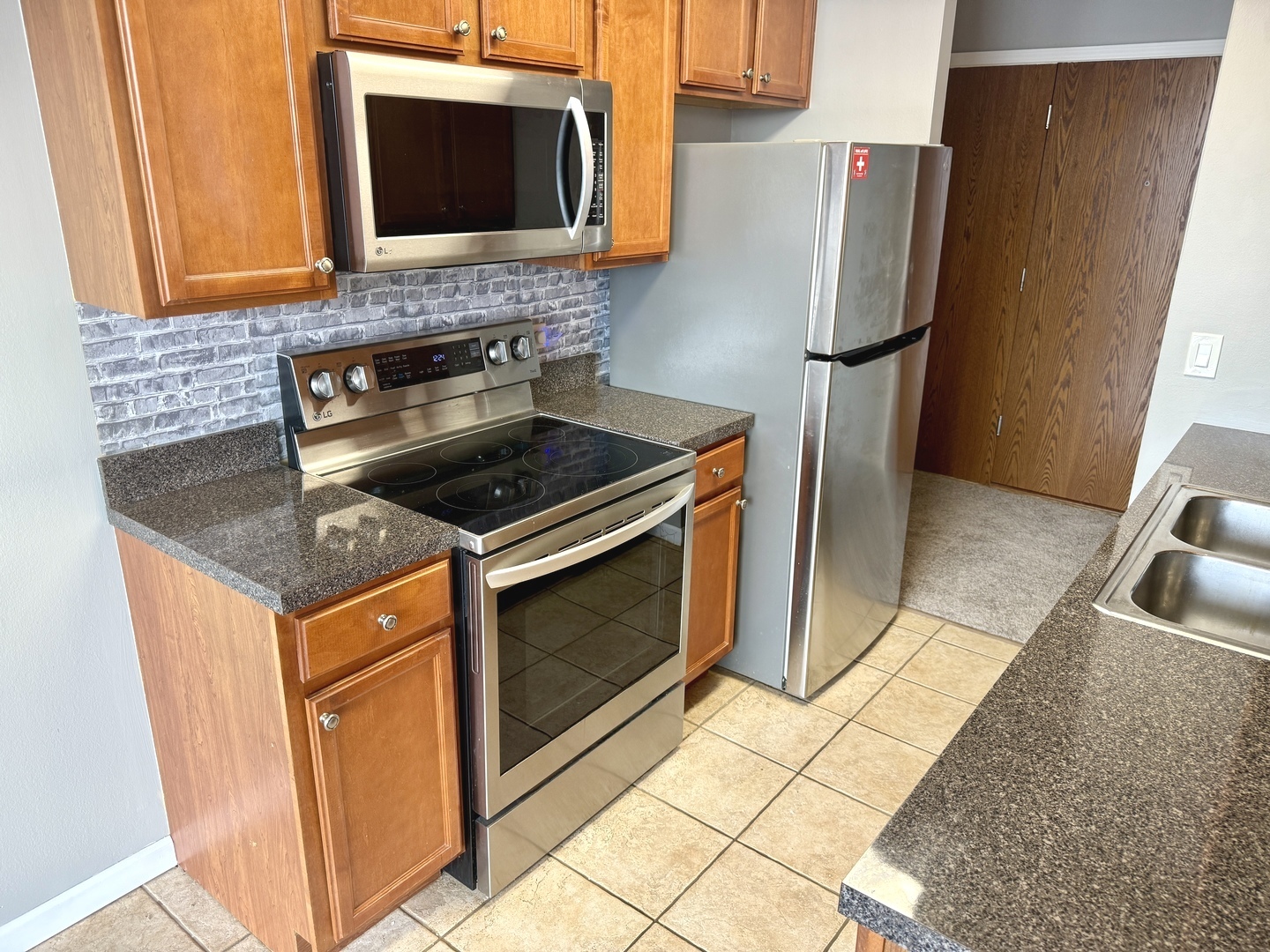 6010 Oakwood Drive #5D, Lisle, IL 60532