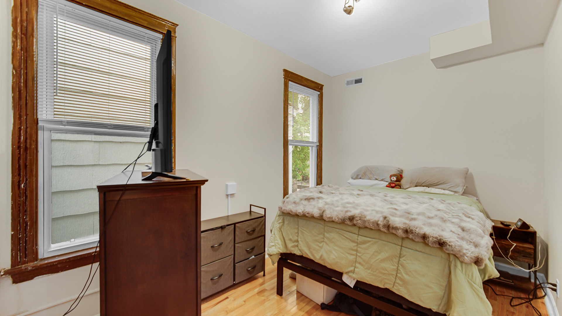 3424 W Parker Avenue, Chicago, IL 60647