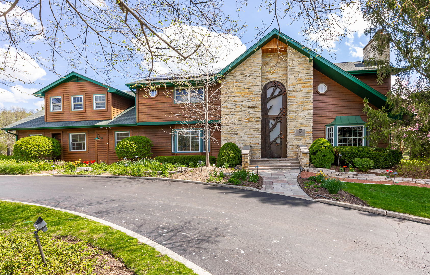 10 Elm Street, Hawthorn Woods, IL 60047