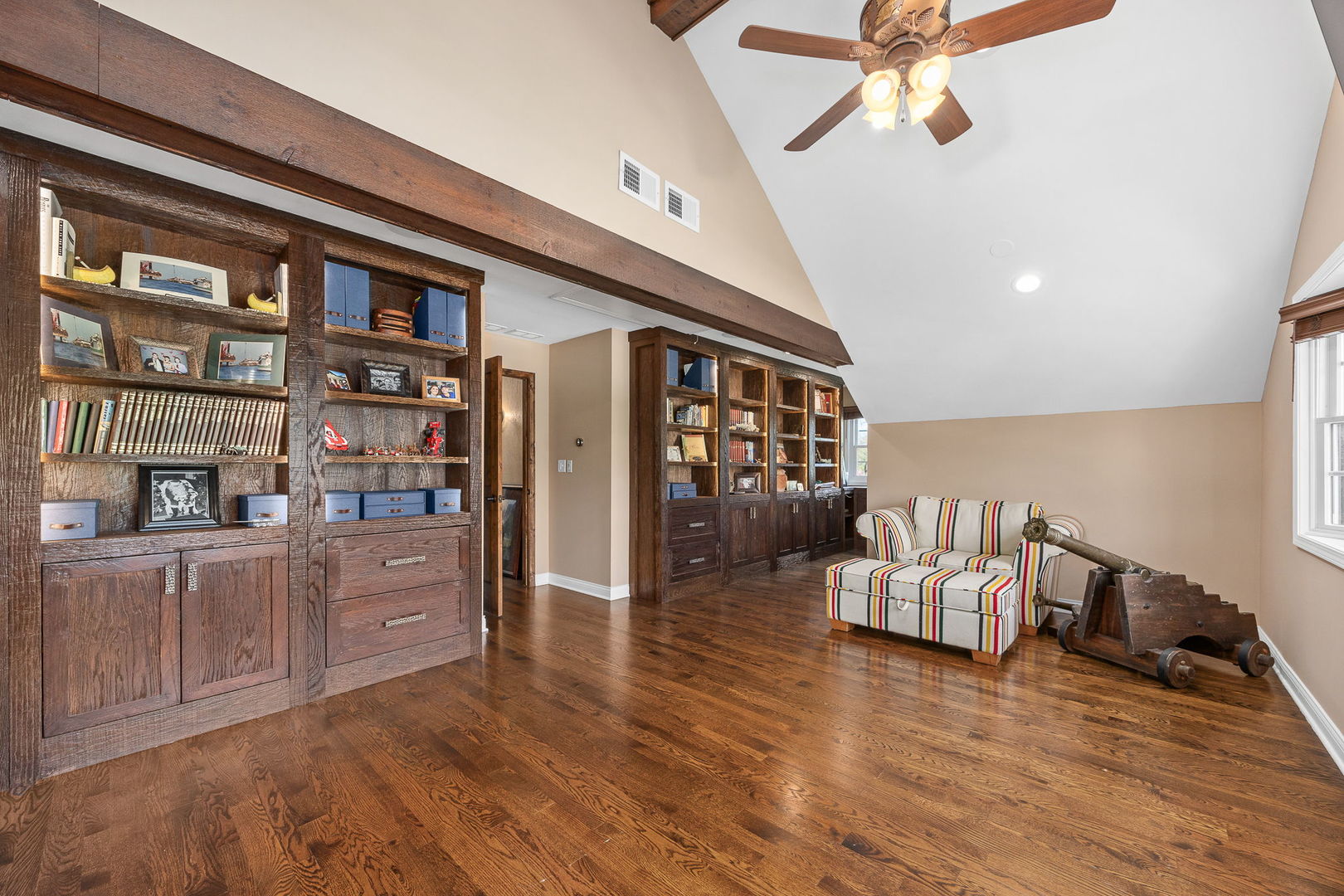 10 Elm Street, Hawthorn Woods, IL 60047