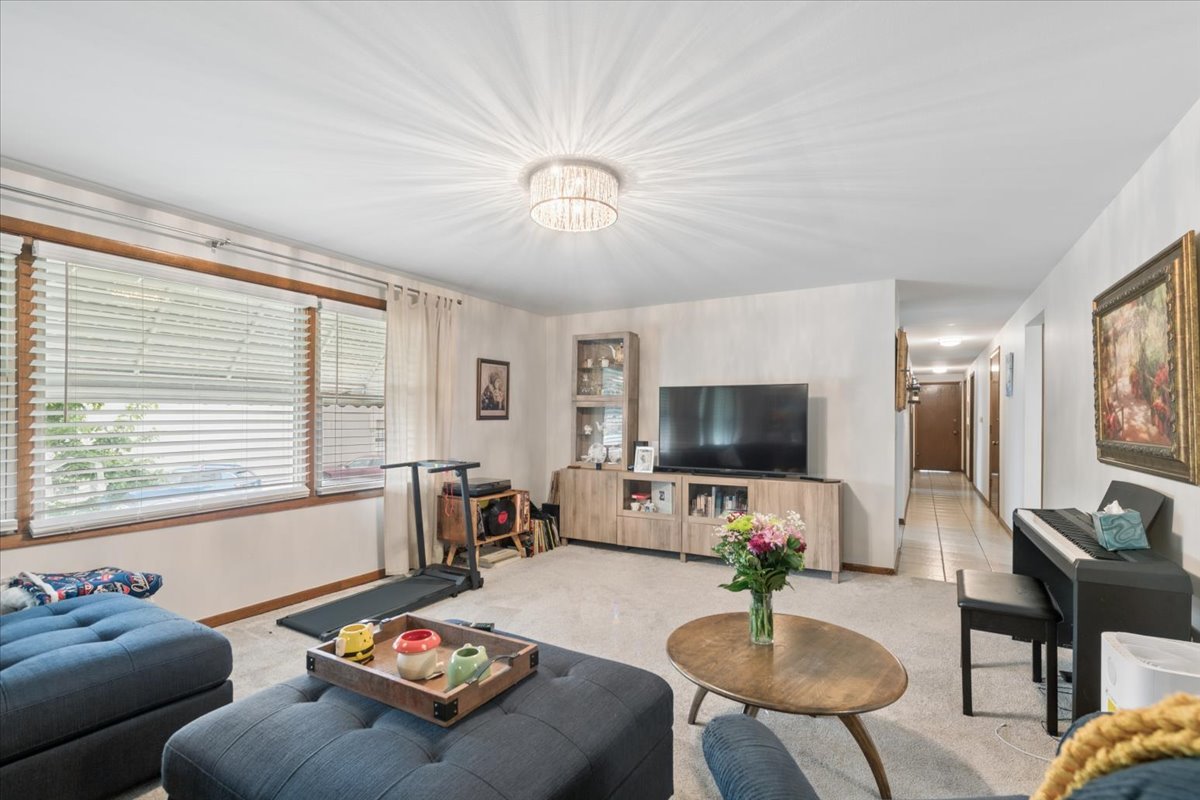 7356 W Addison Street, Chicago, IL 60634