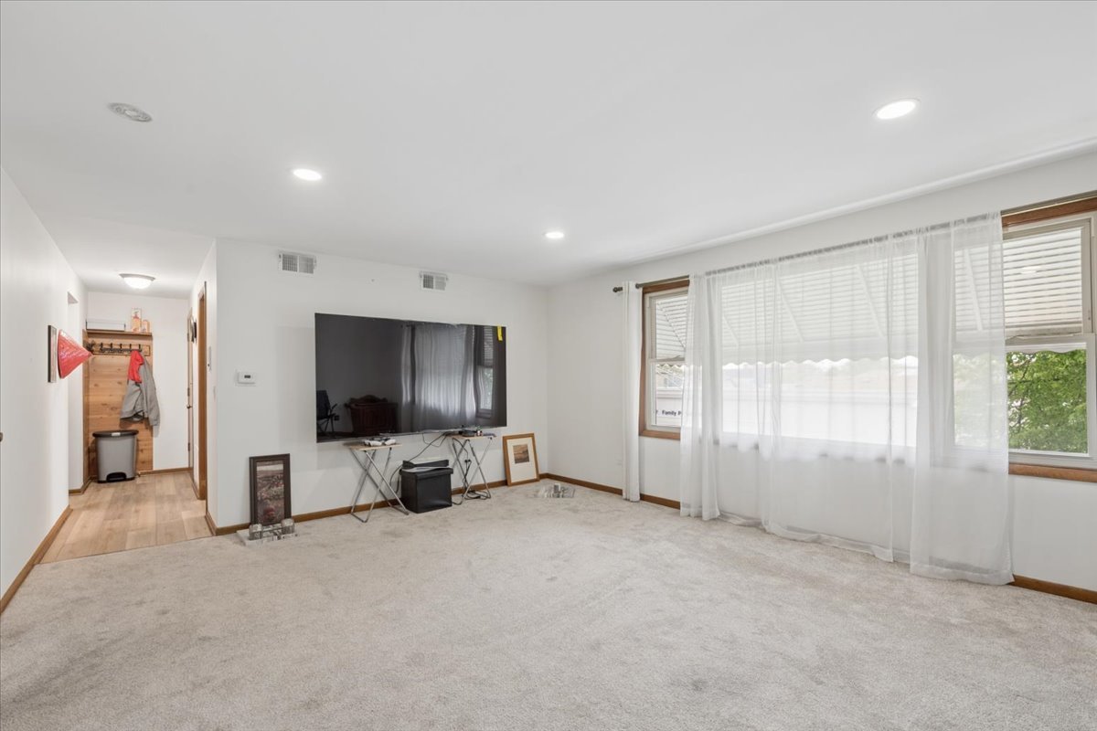 7356 W Addison Street, Chicago, IL 60634