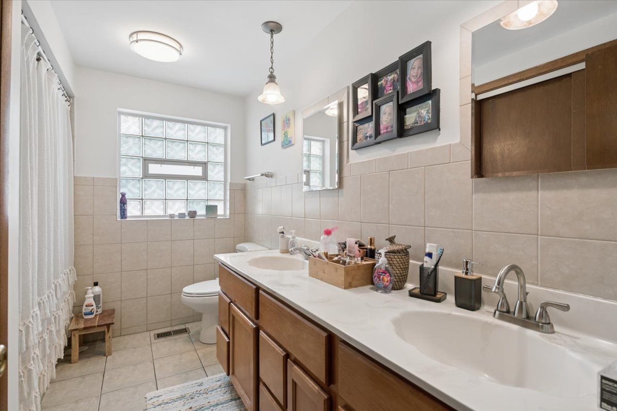 7356 W Addison Street, Chicago, IL 60634
