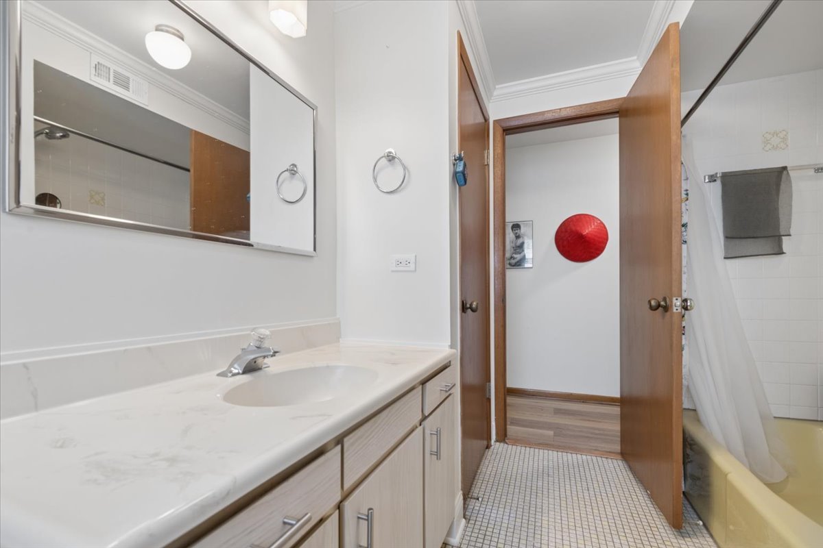 7356 W Addison Street, Chicago, IL 60634