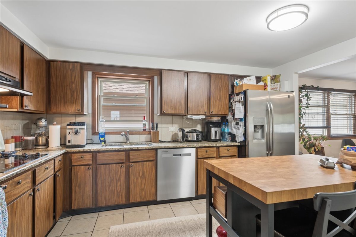 7356 W Addison Street, Chicago, IL 60634