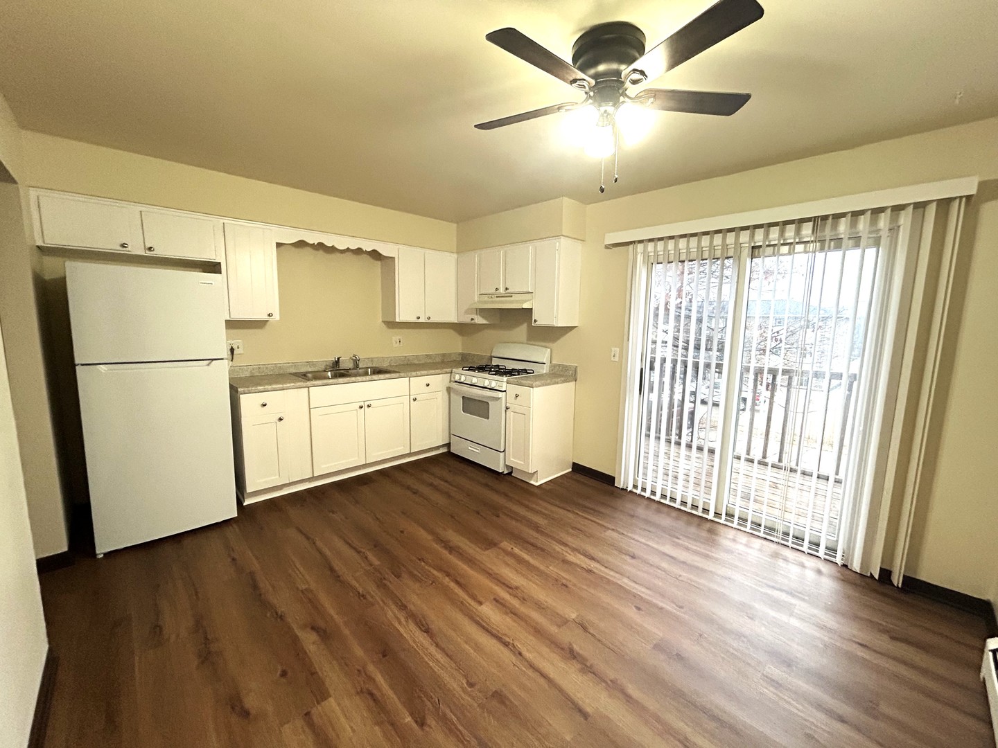 1300 GETZELMAN Drive #6, Elgin, IL 60123