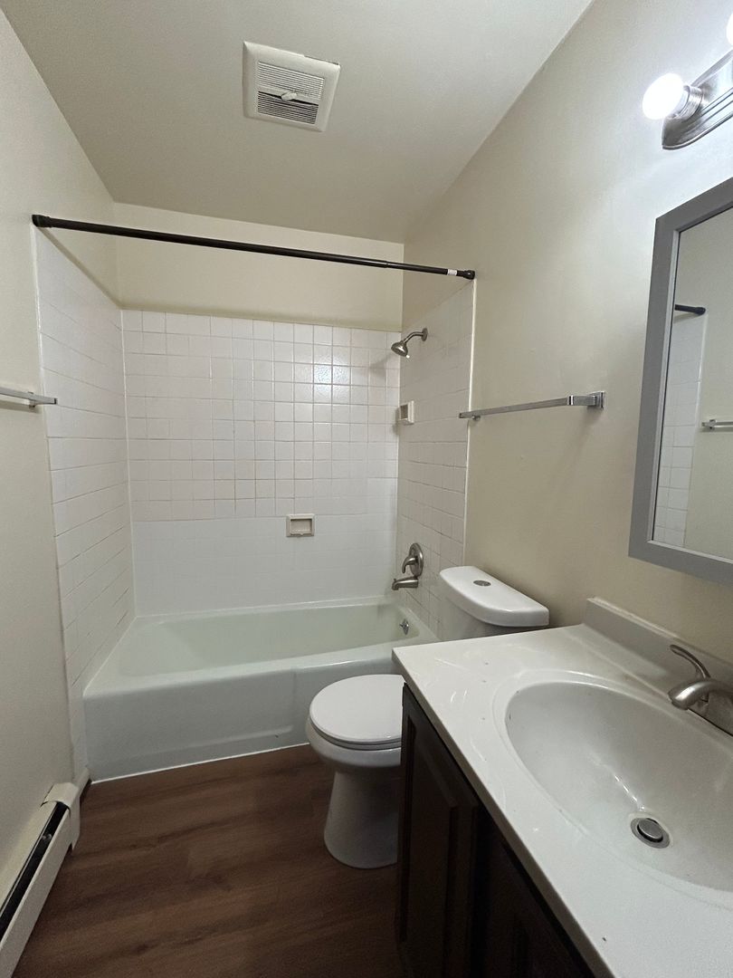 1300 GETZELMAN Drive #6, Elgin, IL 60123