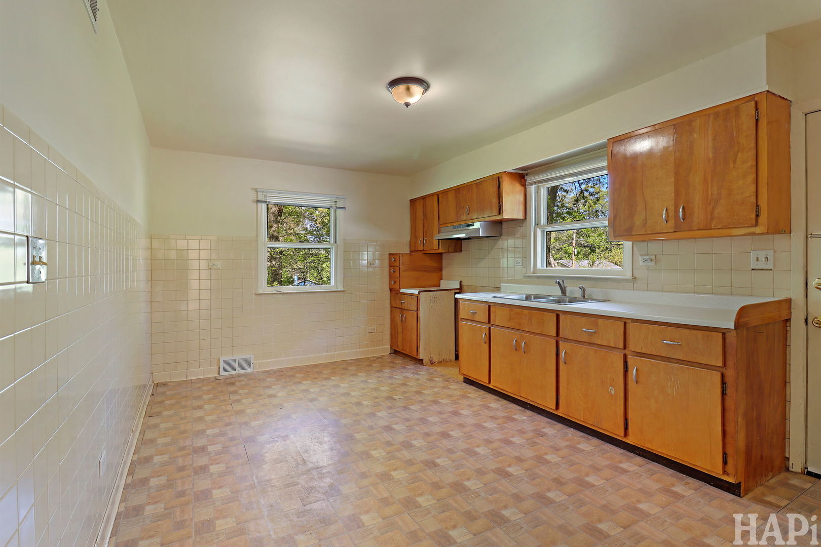 26 Woodland Avenue, Fox Lake, IL 60020