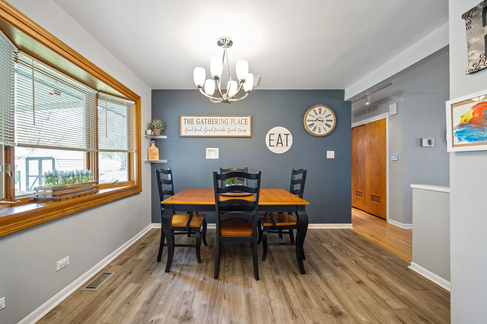 948 Carswell Court, Elk Grove Village, IL 60007