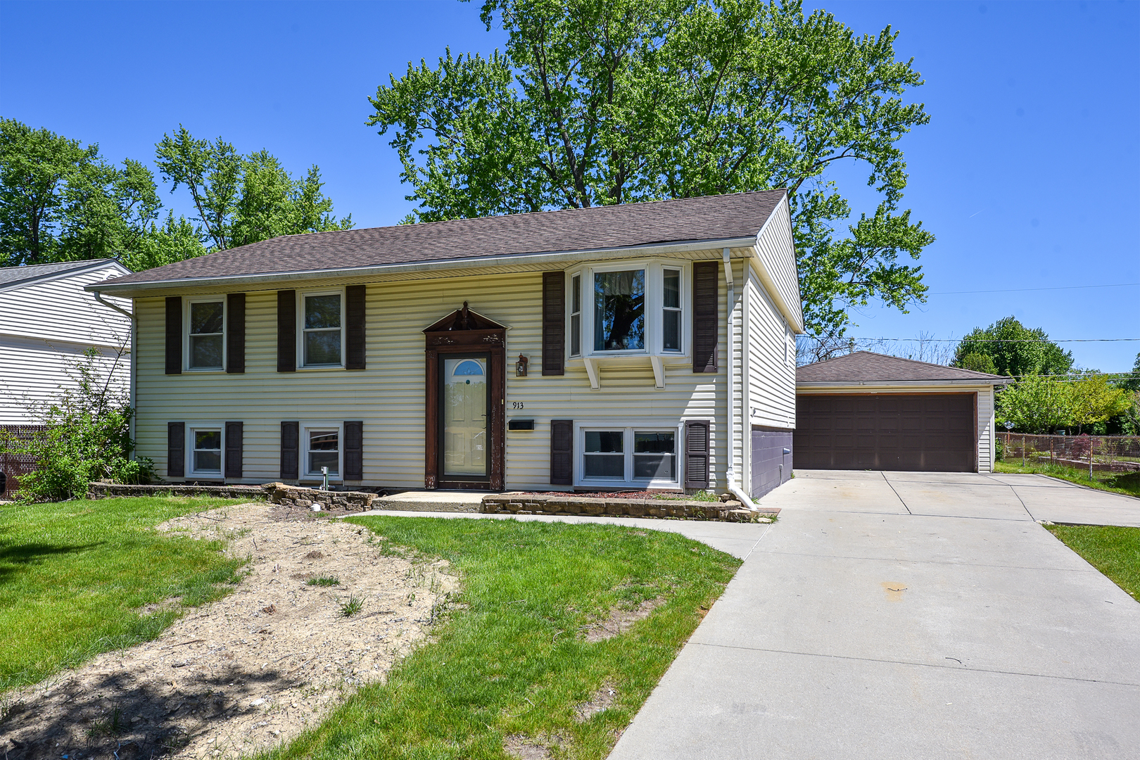 913 Vine Street, Streamwood, IL 60107