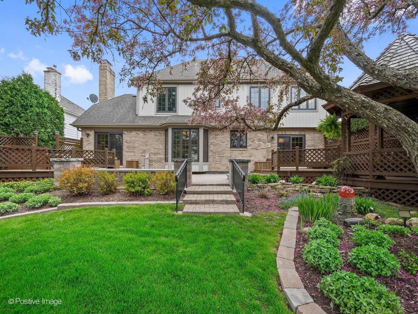 2S517 Danbury Drive, Glen Ellyn, IL 60137