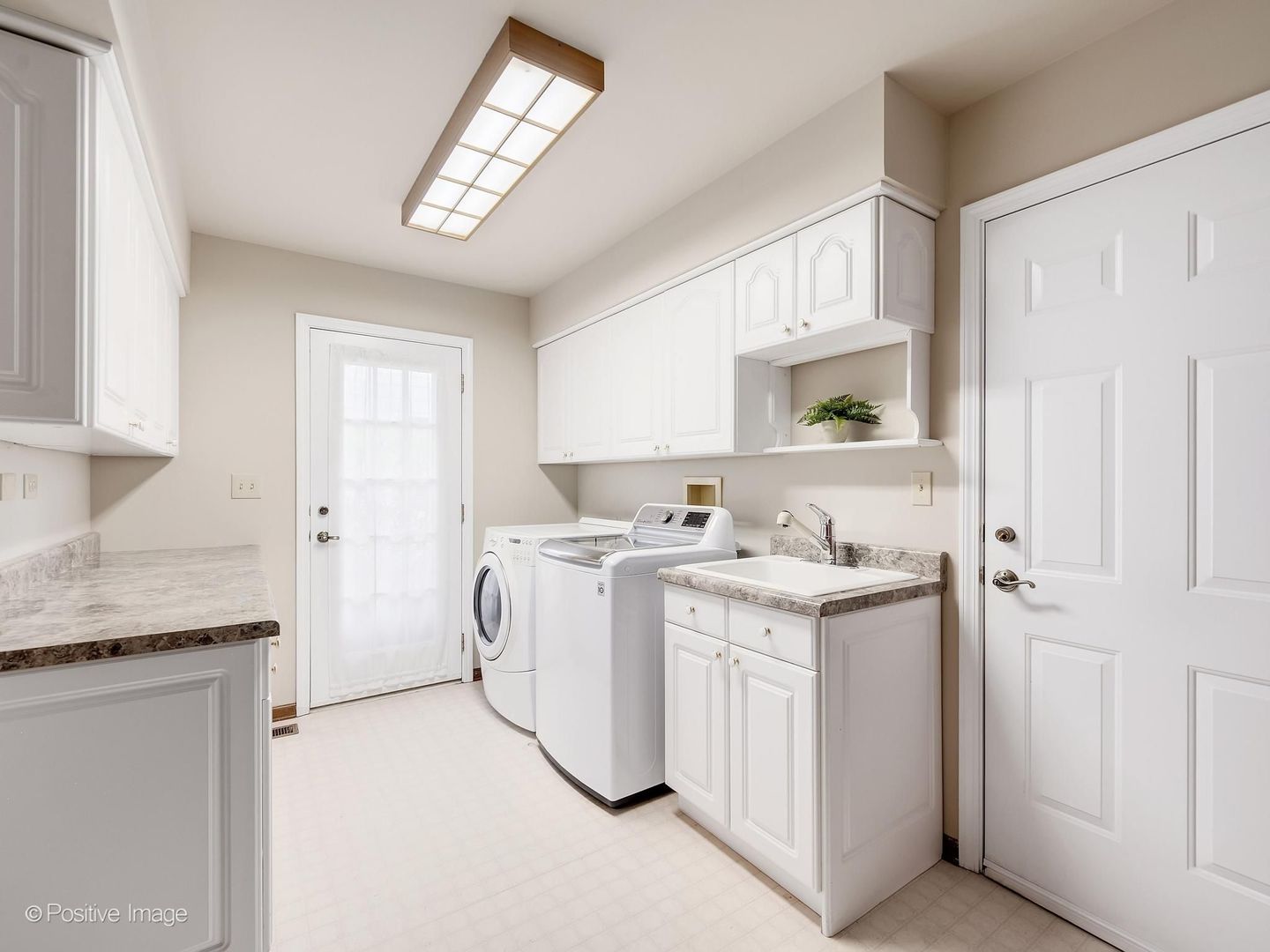 2S517 Danbury Drive, Glen Ellyn, IL 60137