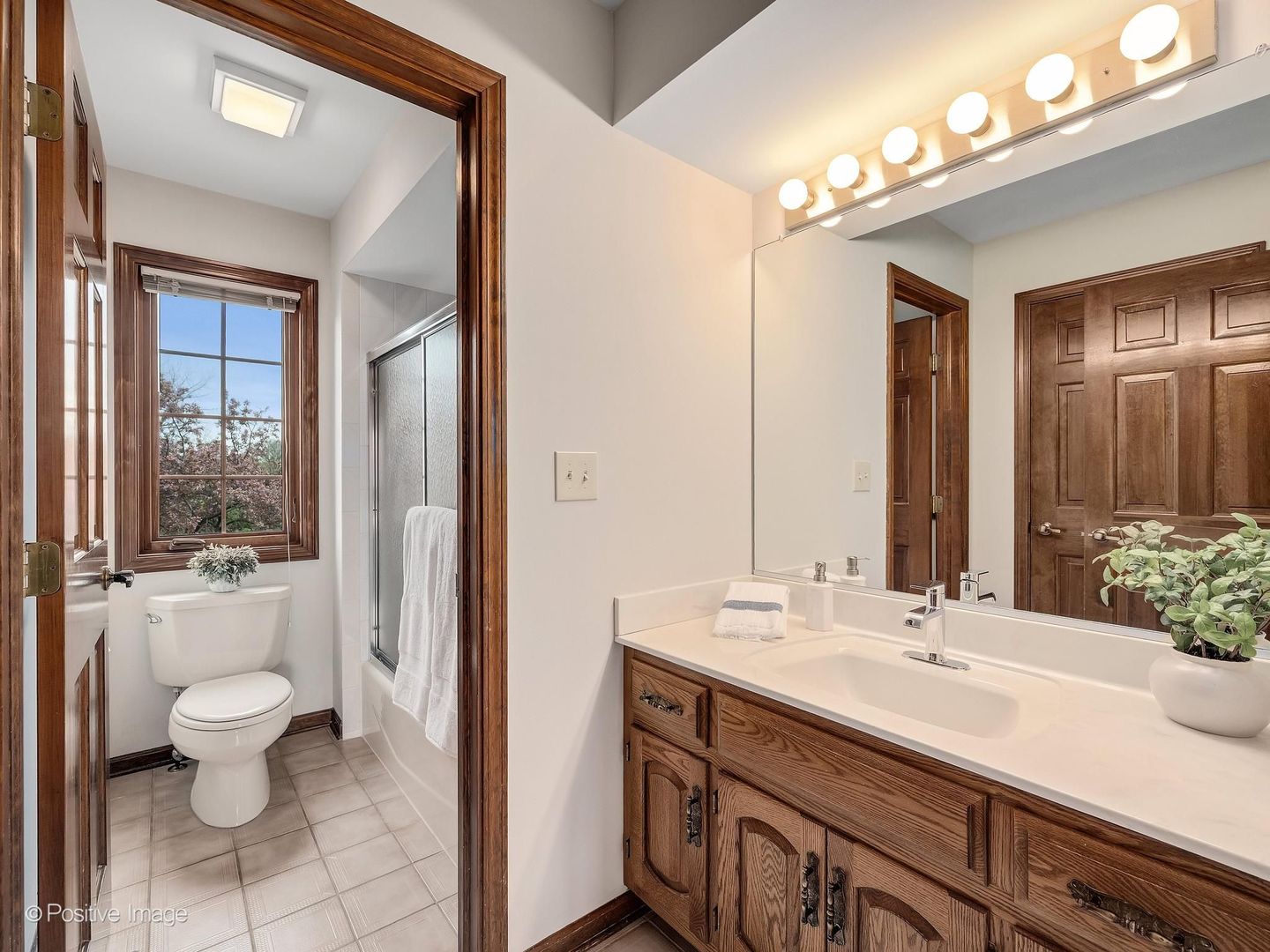 2S517 Danbury Drive, Glen Ellyn, IL 60137