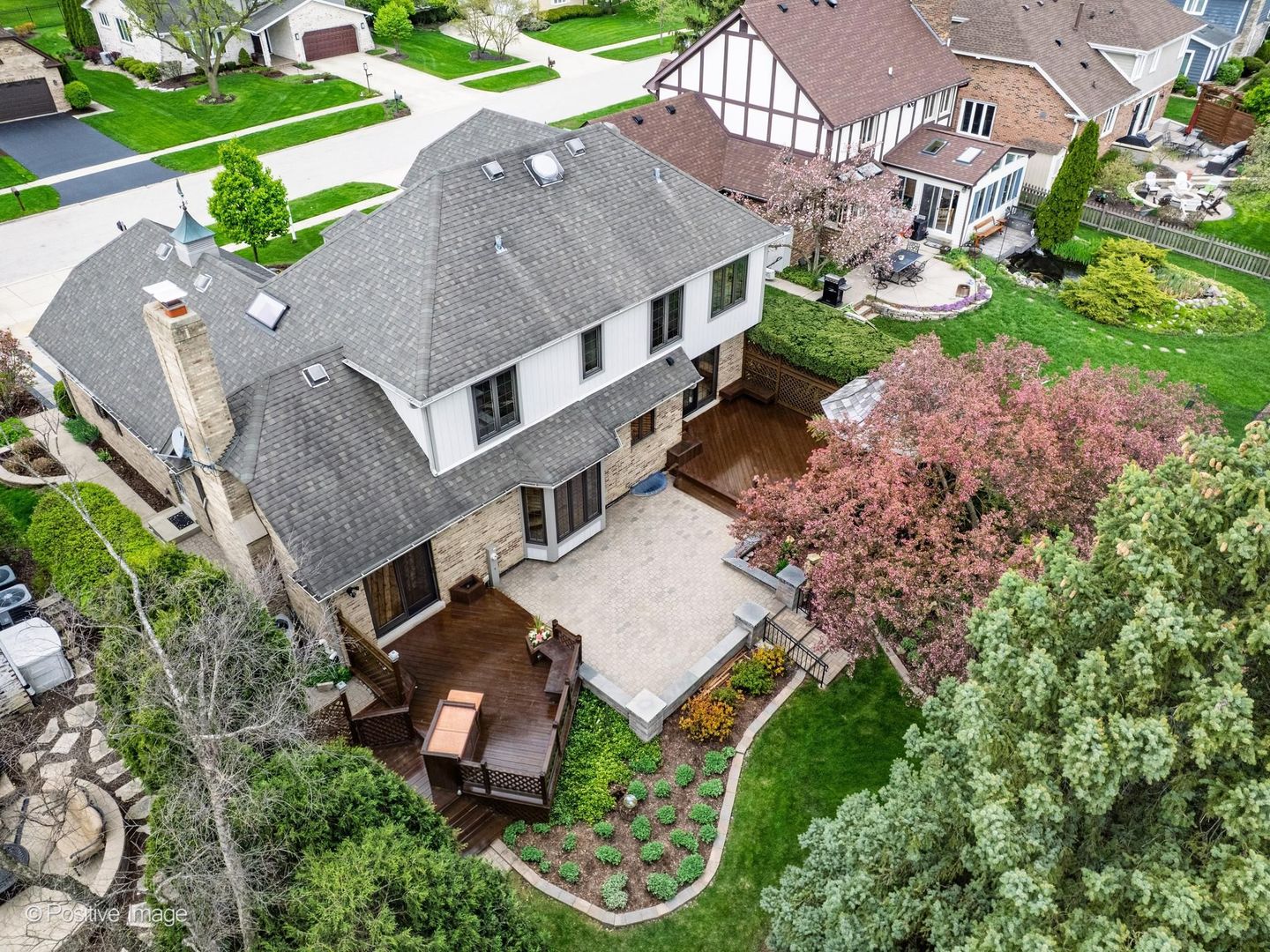 2S517 Danbury Drive, Glen Ellyn, IL 60137