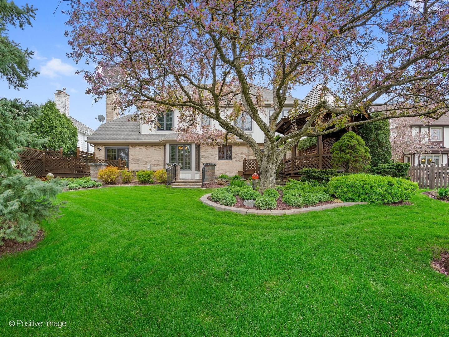 2S517 Danbury Drive, Glen Ellyn, IL 60137