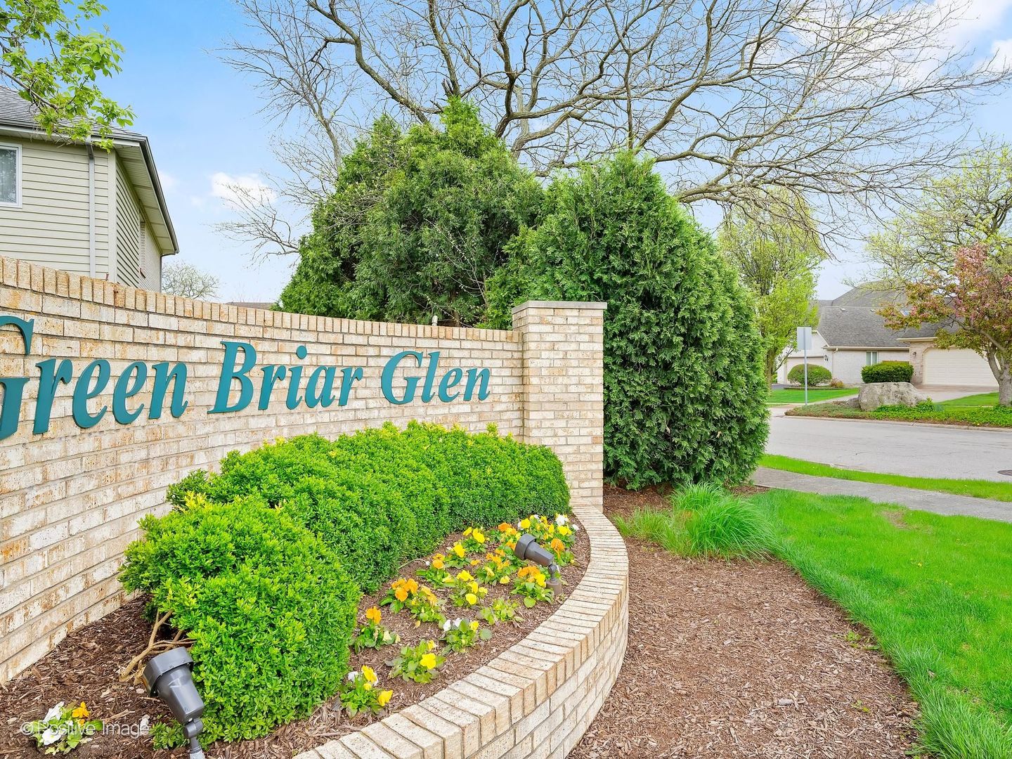 2S517 Danbury Drive, Glen Ellyn, IL 60137