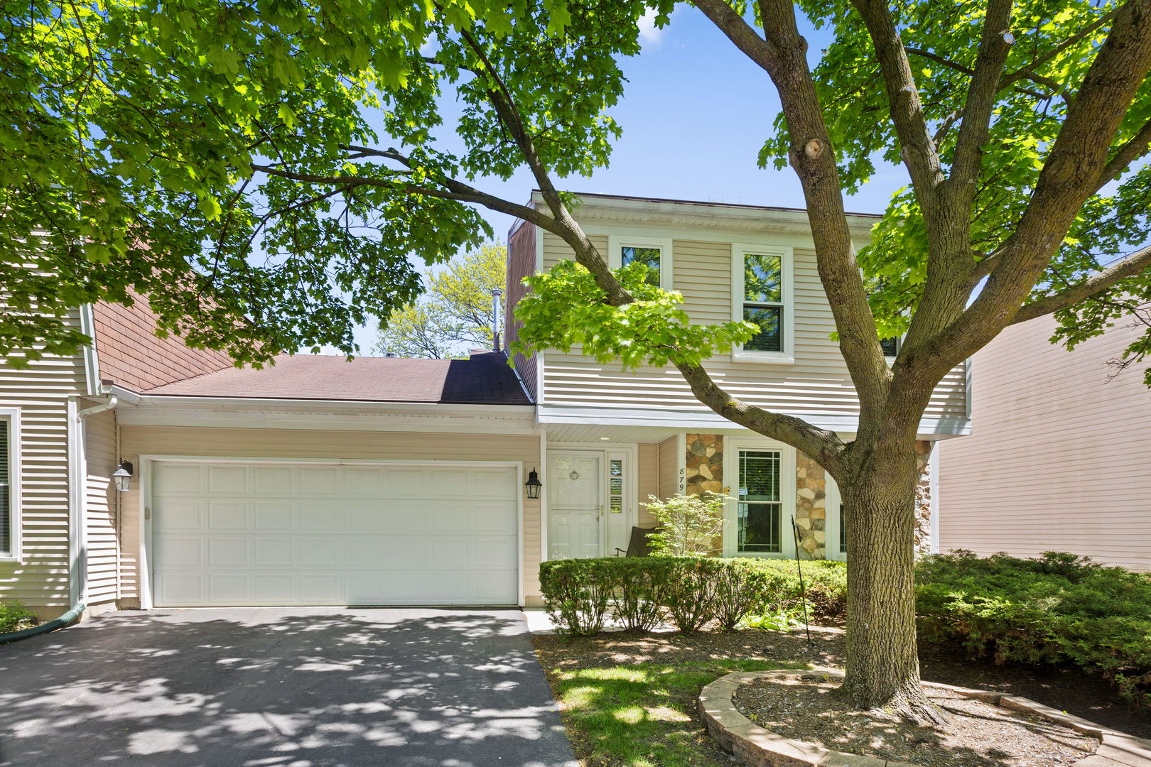 879 Burgess Circle, Buffalo Grove, IL 60089