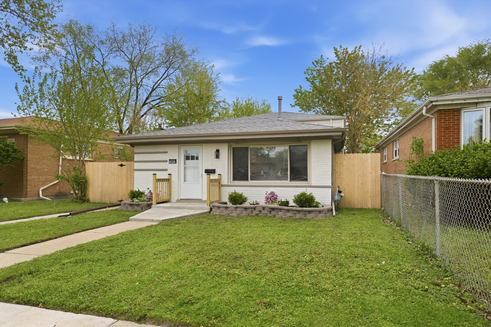 13947 S Saginaw Avenue, Burnham, IL 60633