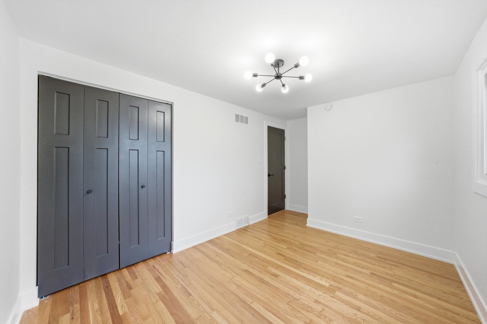 13947 S Saginaw Avenue, Burnham, IL 60633