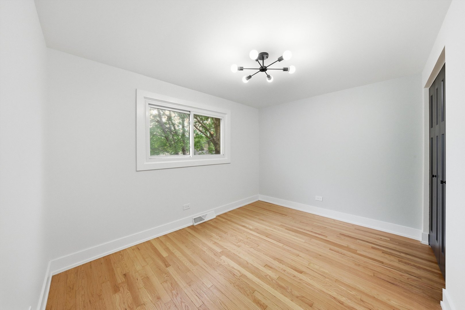 13947 S Saginaw Avenue, Burnham, IL 60633