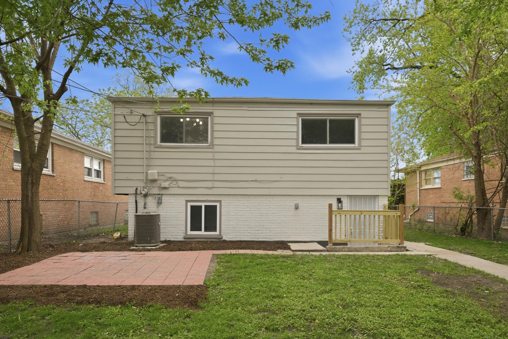 13947 S Saginaw Avenue, Burnham, IL 60633