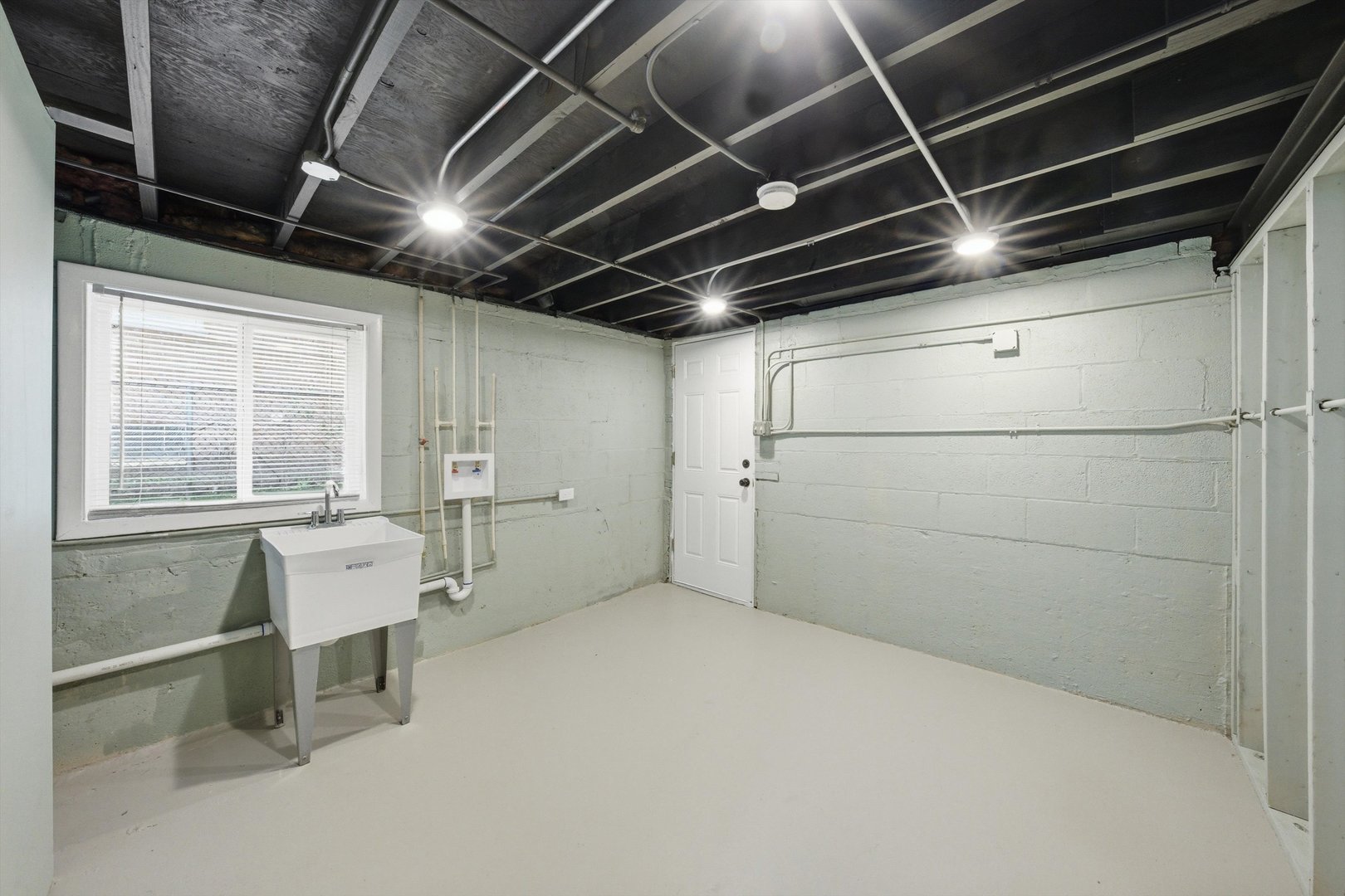 13947 S Saginaw Avenue, Burnham, IL 60633