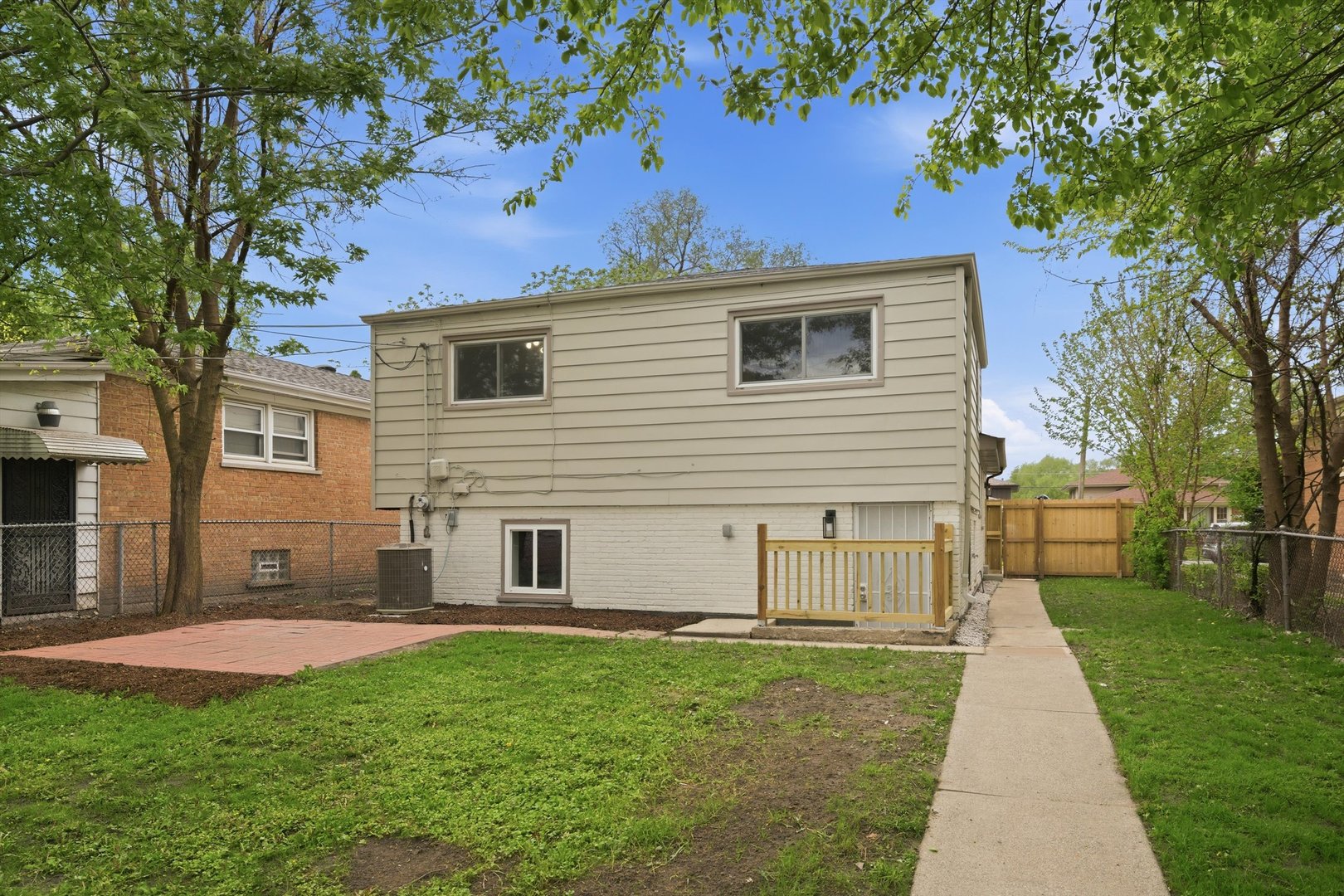 13947 S Saginaw Avenue, Burnham, IL 60633