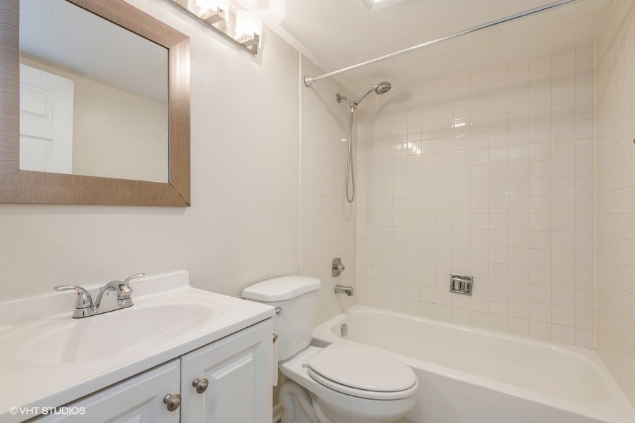 1010 Wesley Lane, Algonquin, IL 60102