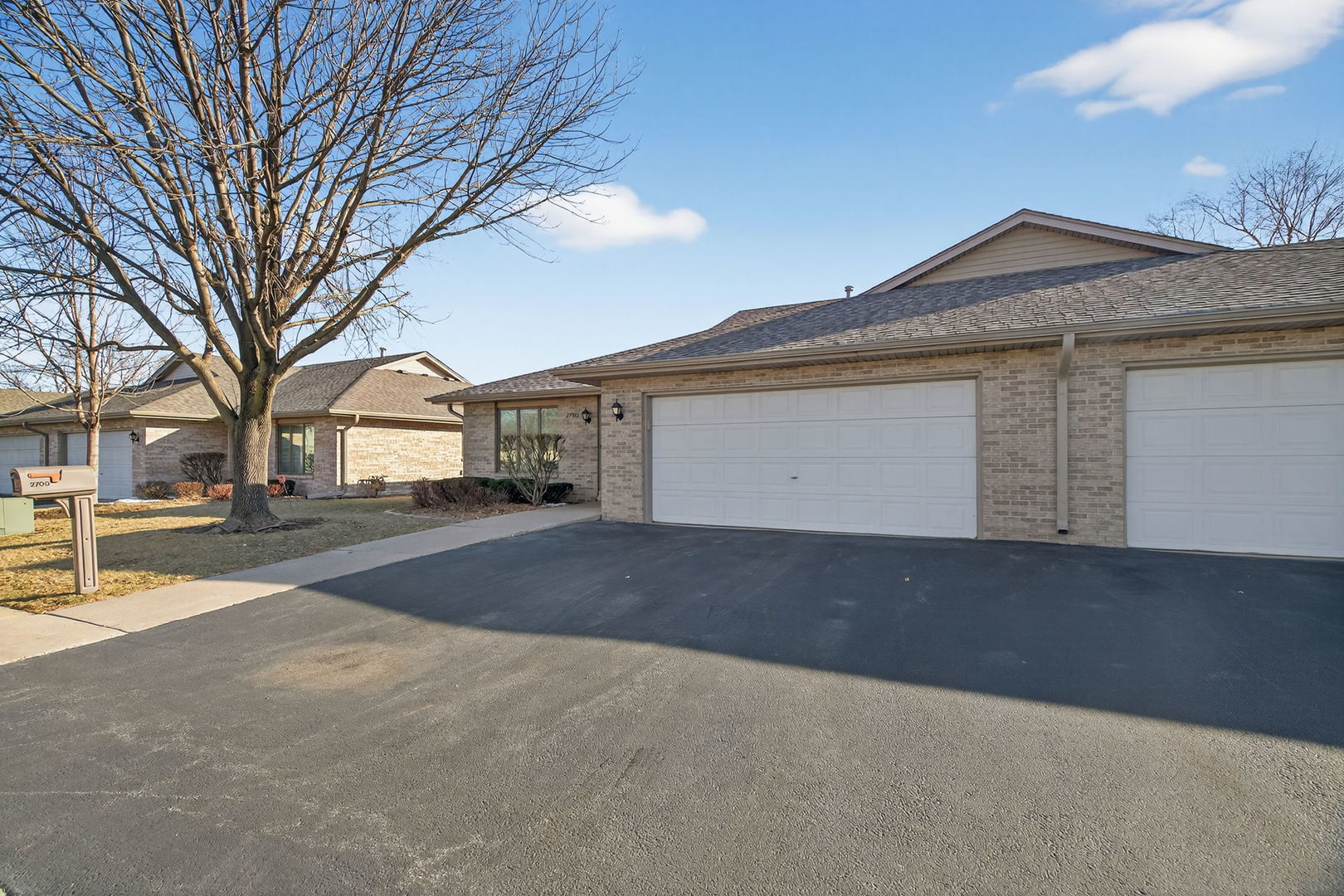 2700 Eagle Drive #2700, Joliet, IL 60436