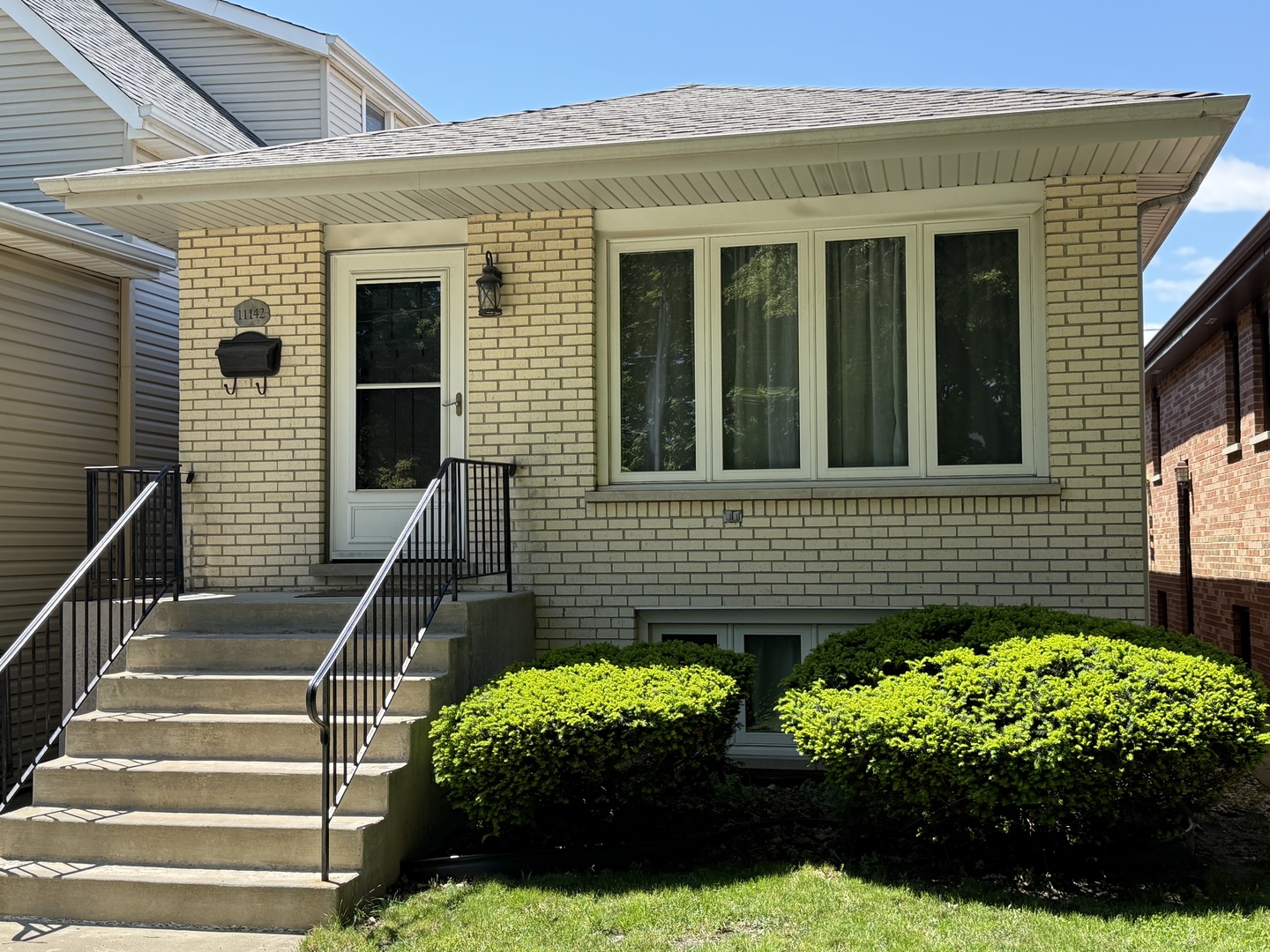 11142 S Sawyer Avenue, Chicago, IL 60655