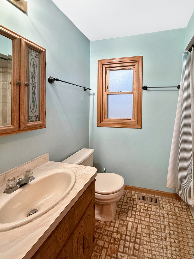 11142 S Sawyer Avenue, Chicago, IL 60655