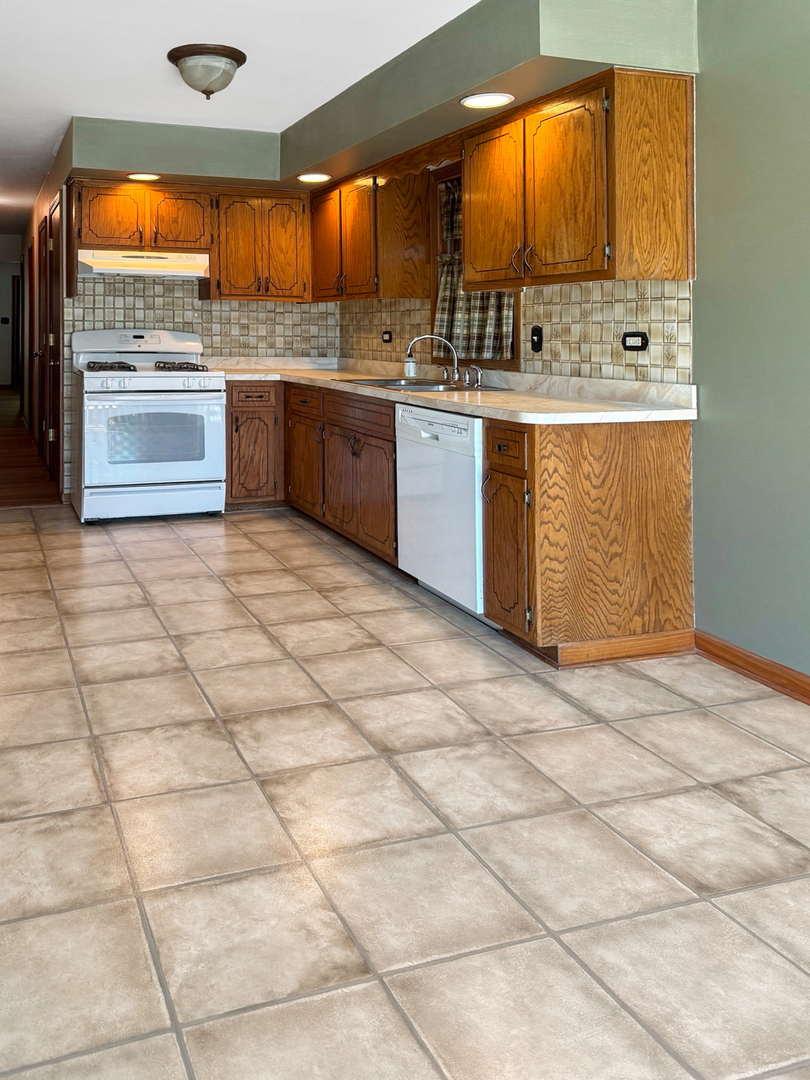 11142 S Sawyer Avenue, Chicago, IL 60655