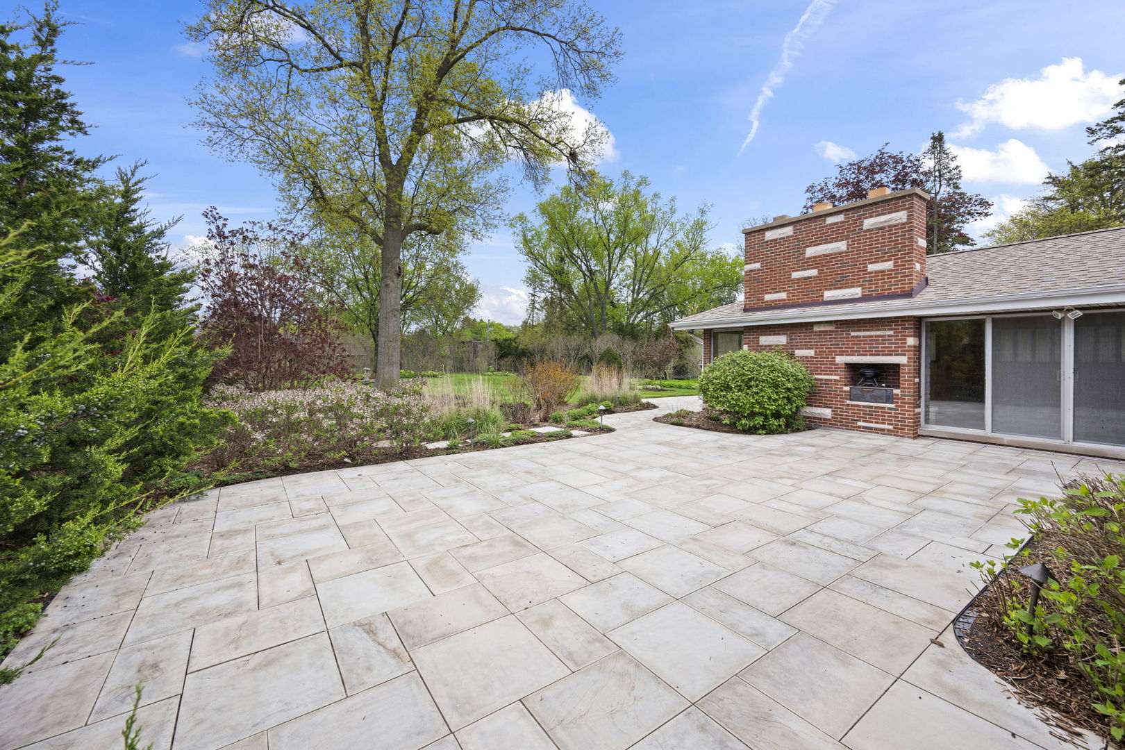 412 W Camp McDonald Road, Prospect Heights, IL 60070