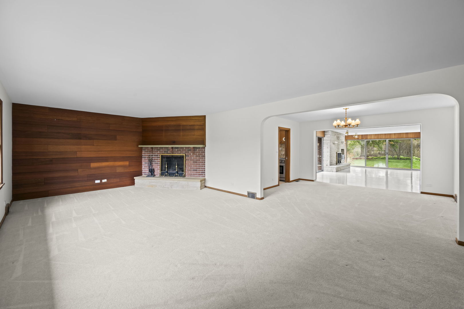412 W Camp McDonald Road, Prospect Heights, IL 60070