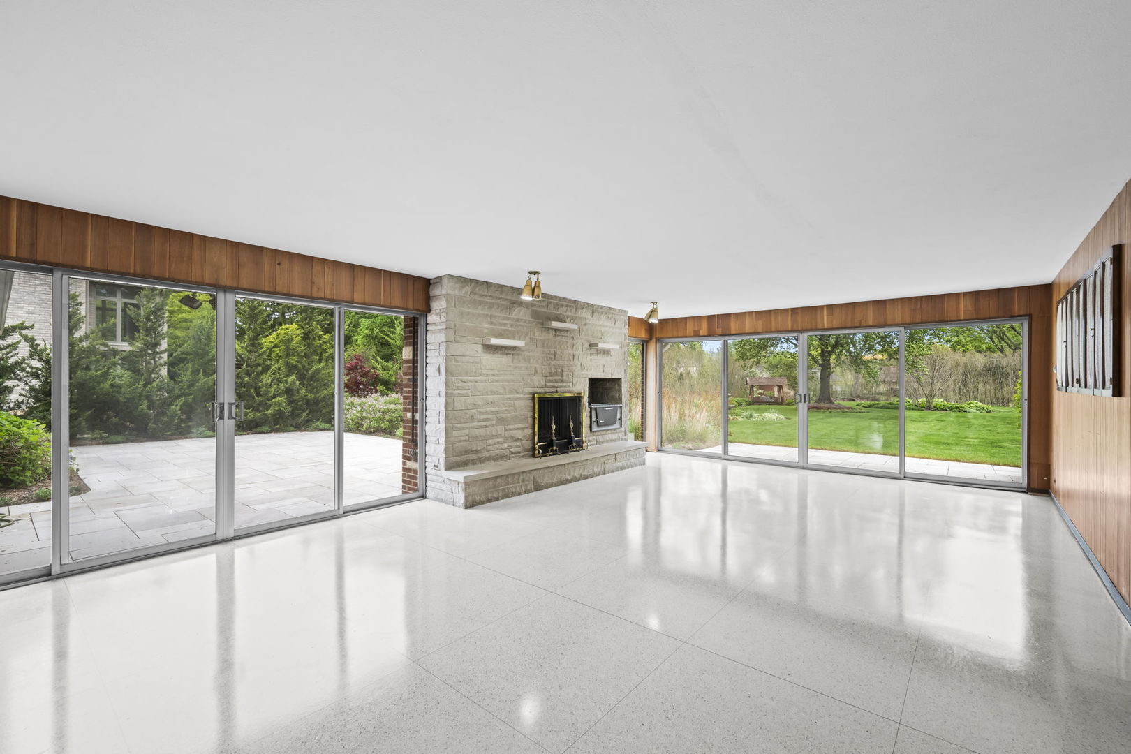 412 W Camp McDonald Road, Prospect Heights, IL 60070
