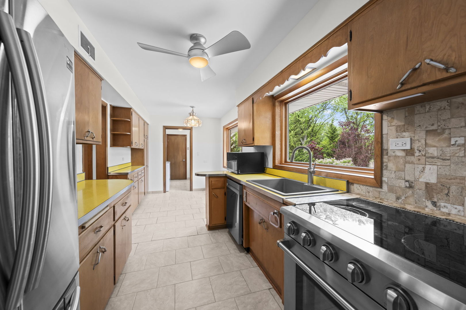 412 W Camp McDonald Road, Prospect Heights, IL 60070