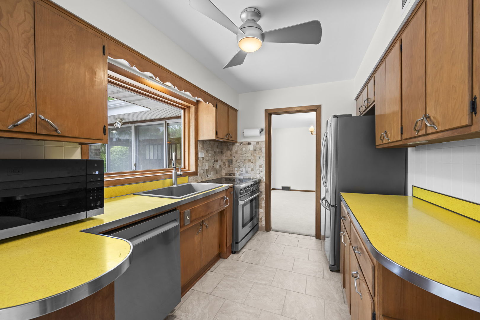 412 W Camp McDonald Road, Prospect Heights, IL 60070