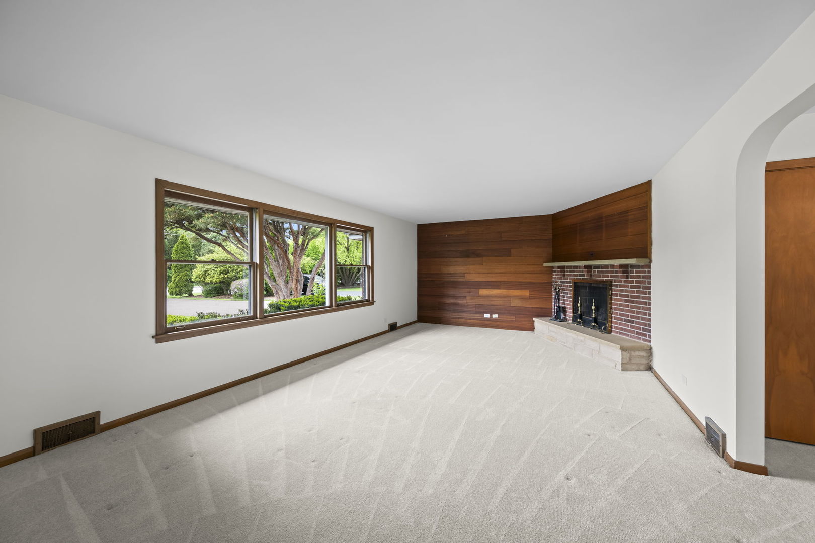 412 W Camp McDonald Road, Prospect Heights, IL 60070