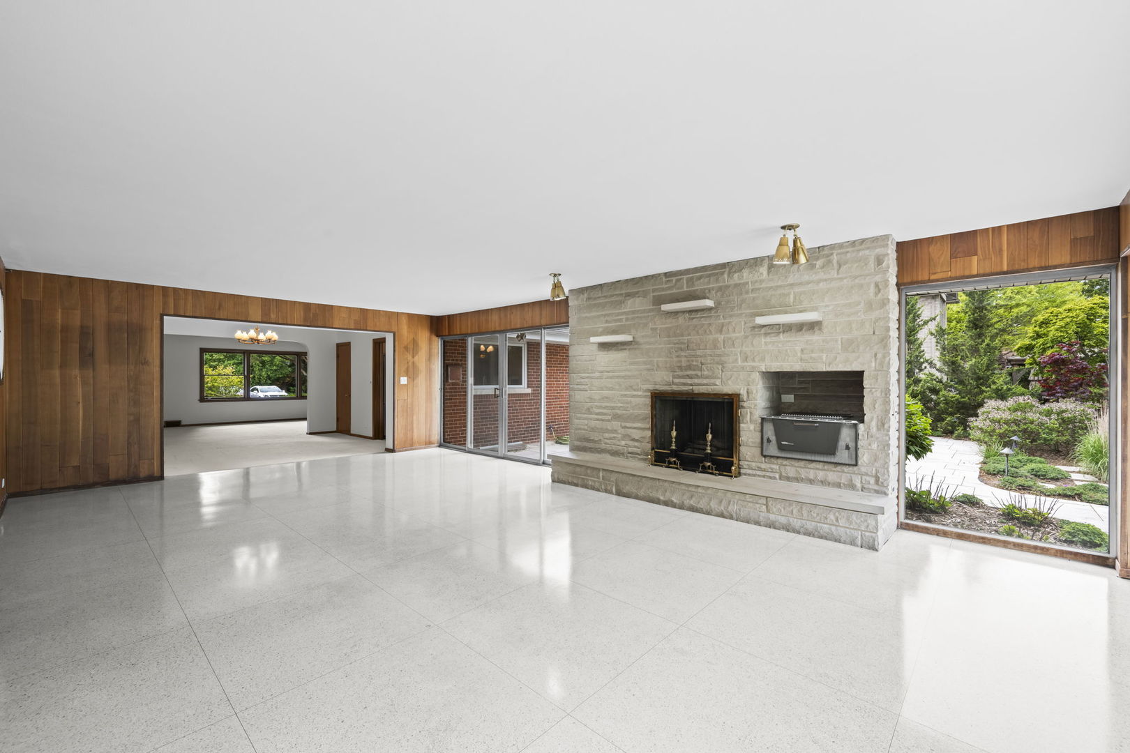 412 W Camp McDonald Road, Prospect Heights, IL 60070