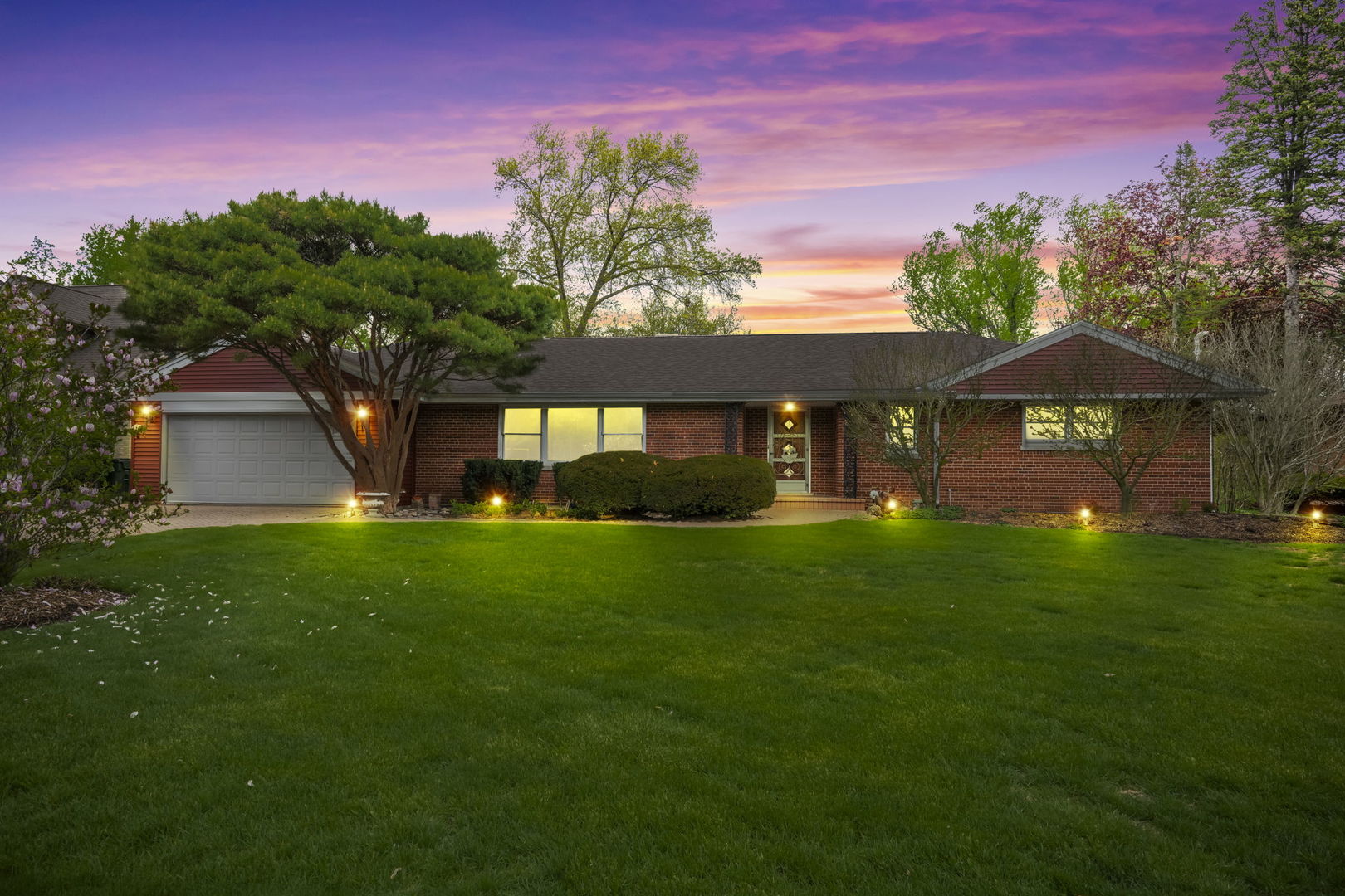412 W Camp McDonald Road, Prospect Heights, IL 60070