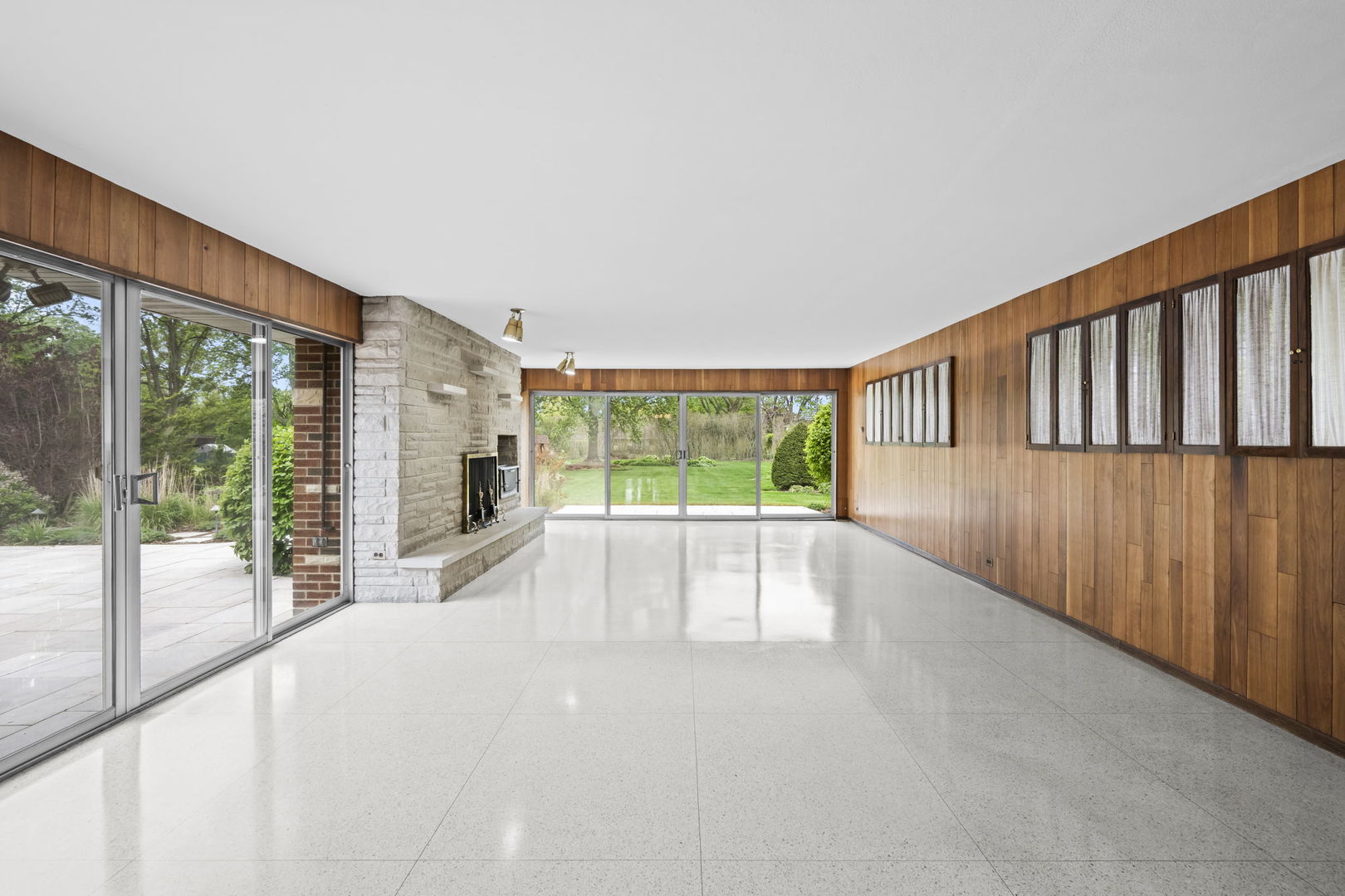 412 W Camp McDonald Road, Prospect Heights, IL 60070