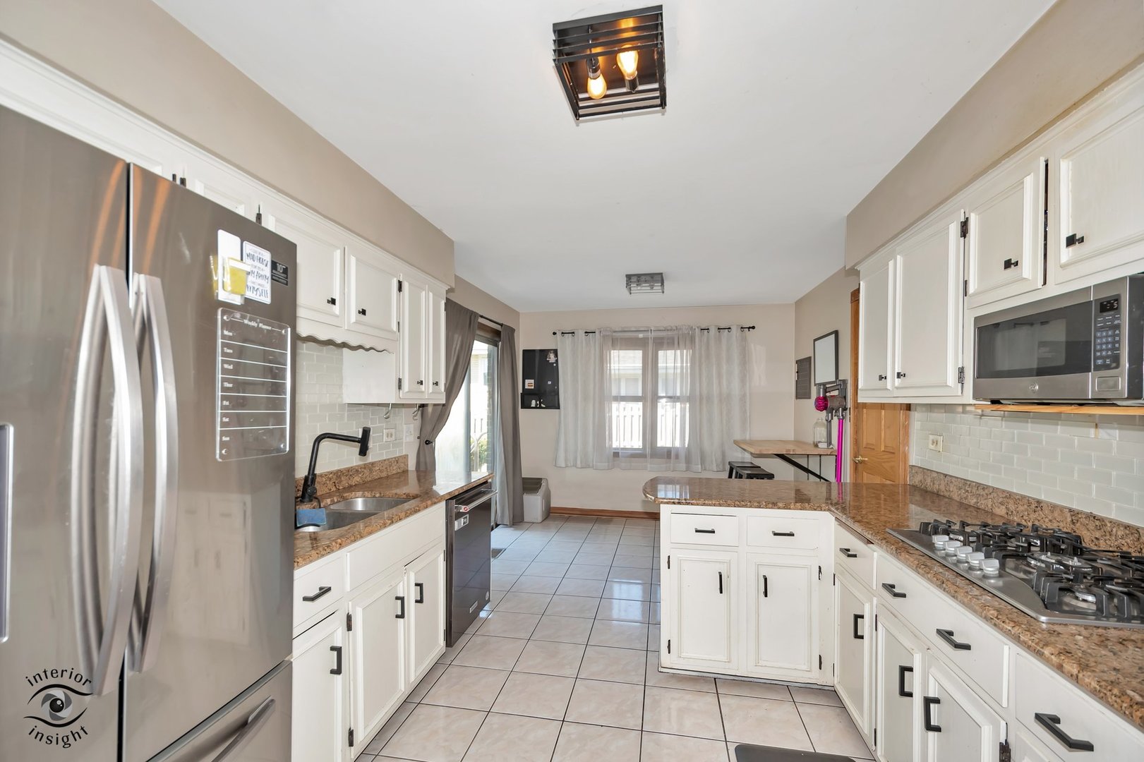 825 Walnut Drive, Darien, IL 60561