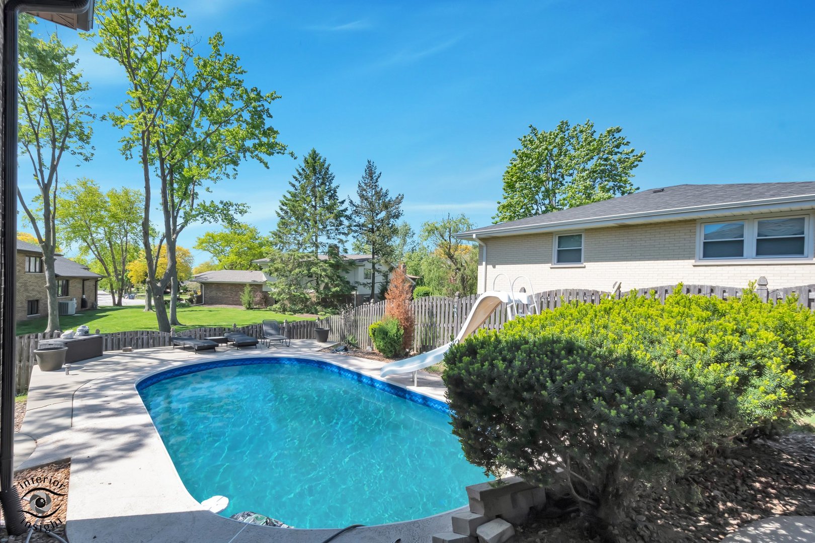 825 Walnut Drive, Darien, IL 60561