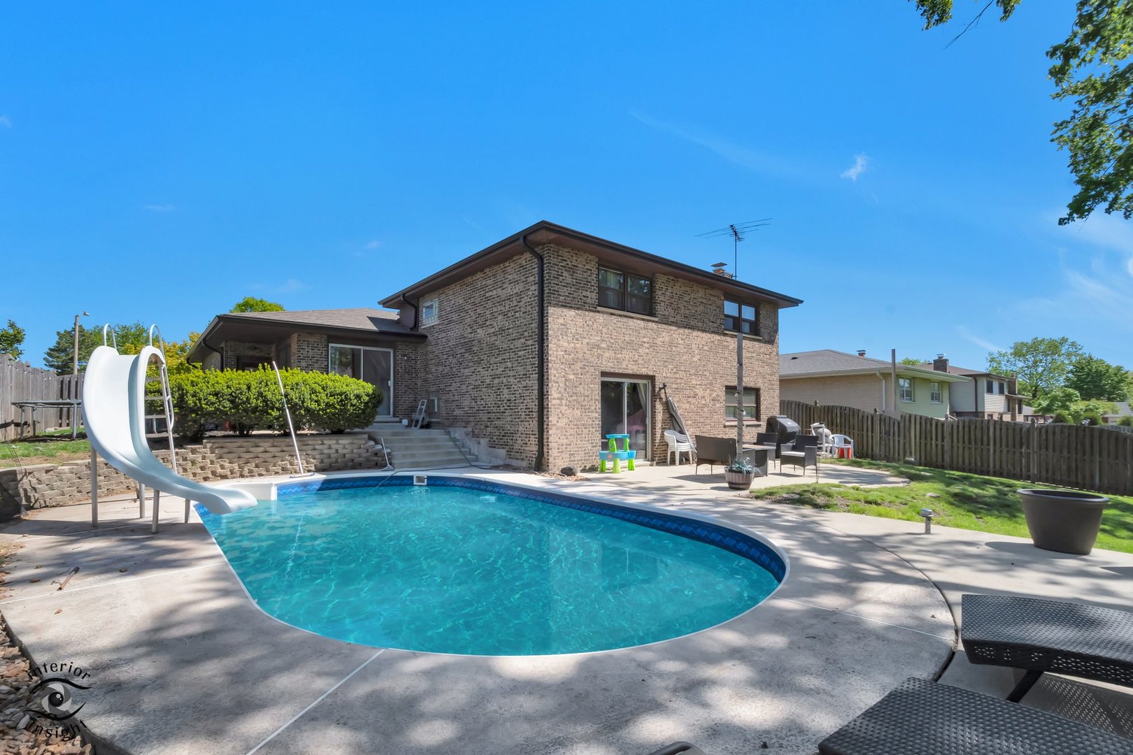 825 Walnut Drive, Darien, IL 60561