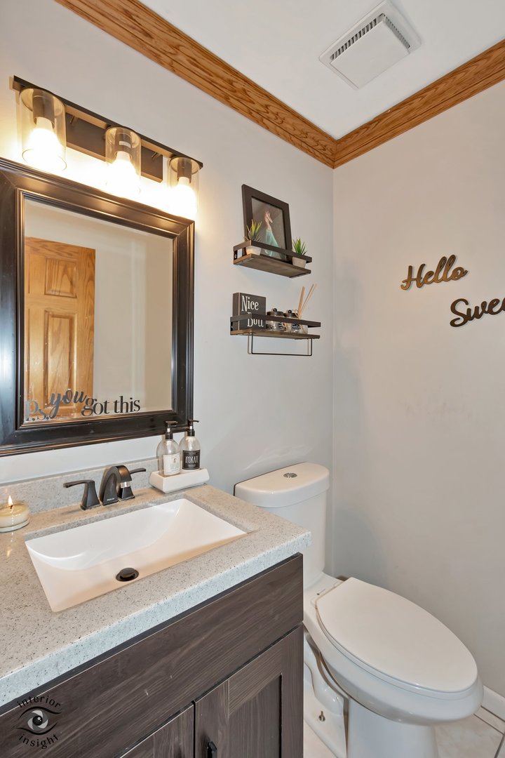 825 Walnut Drive, Darien, IL 60561