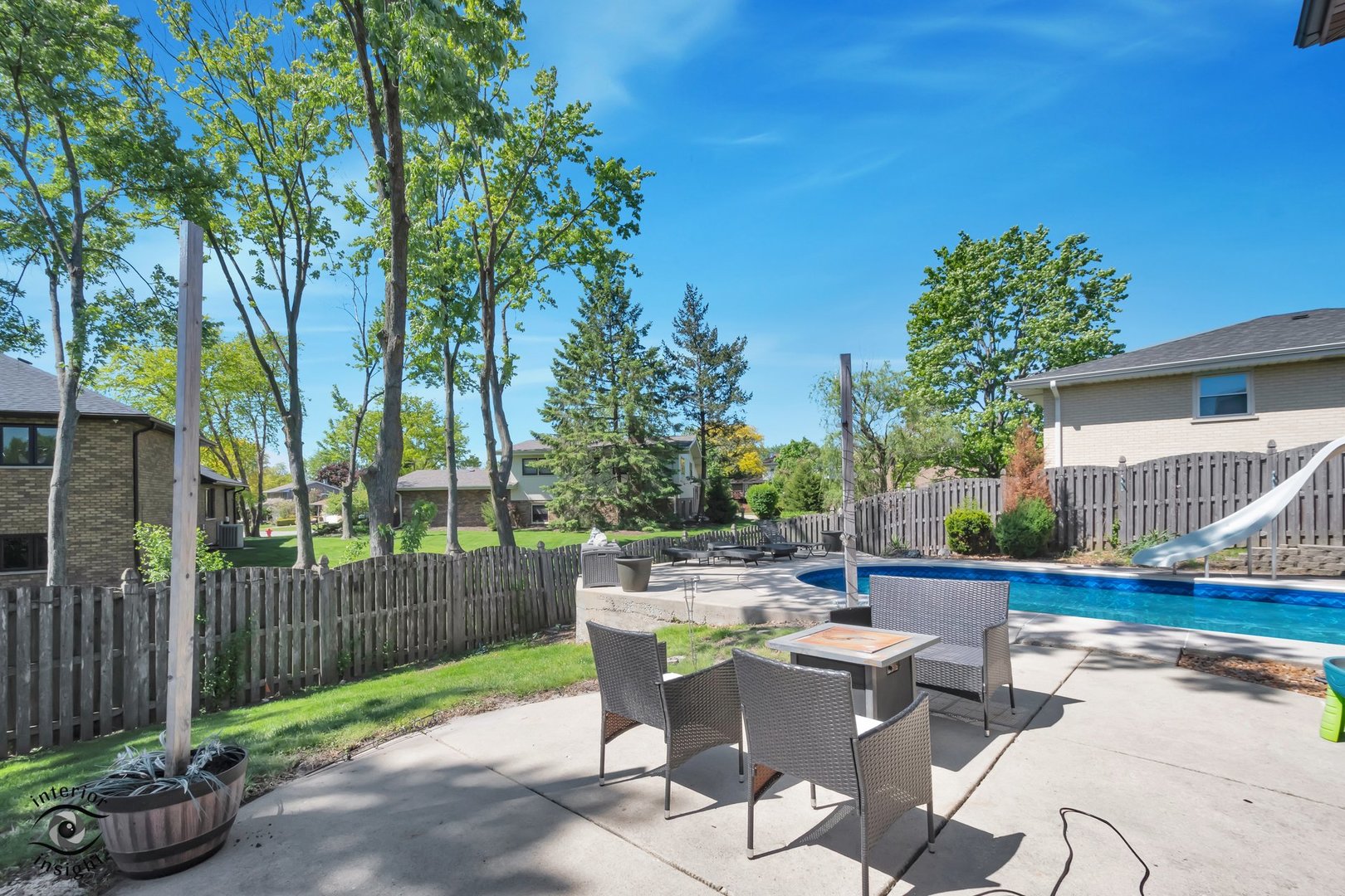 825 Walnut Drive, Darien, IL 60561
