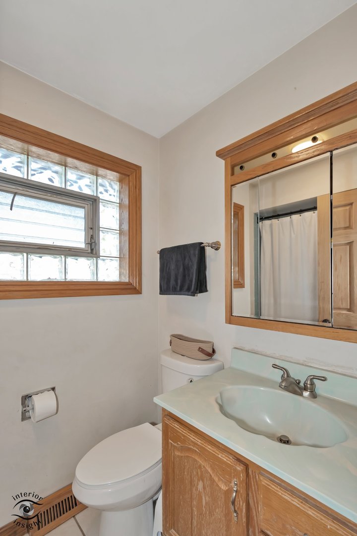825 Walnut Drive, Darien, IL 60561