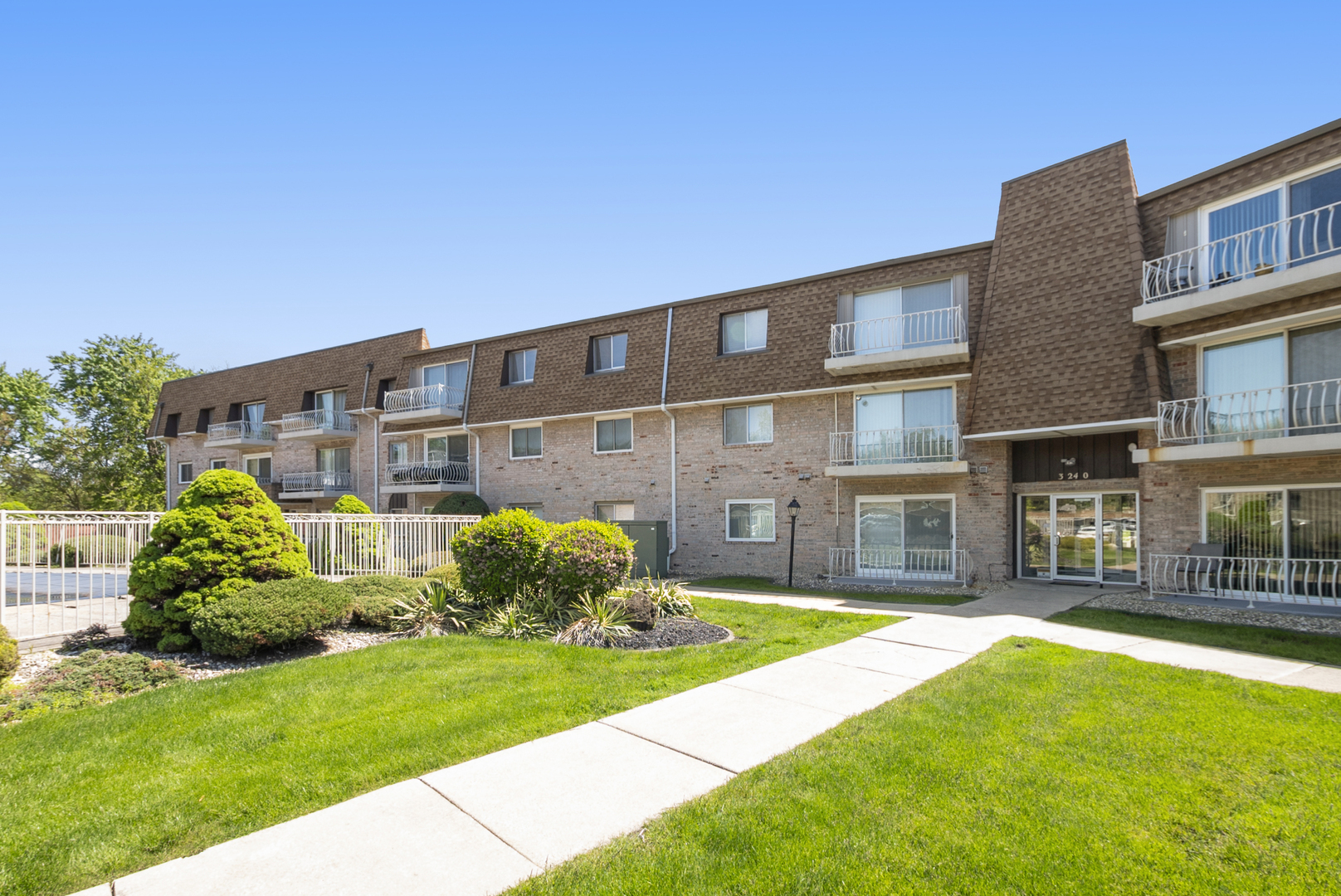 3240 N Manor Drive #130, Lansing, IL 60438